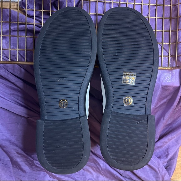 NWT Women's White Chelsea Boot sz 11, non platform, black soles, slip-on. - Picture 2 of 9